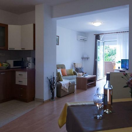 Apartment Helga Лижнян Екстер'єр фото
