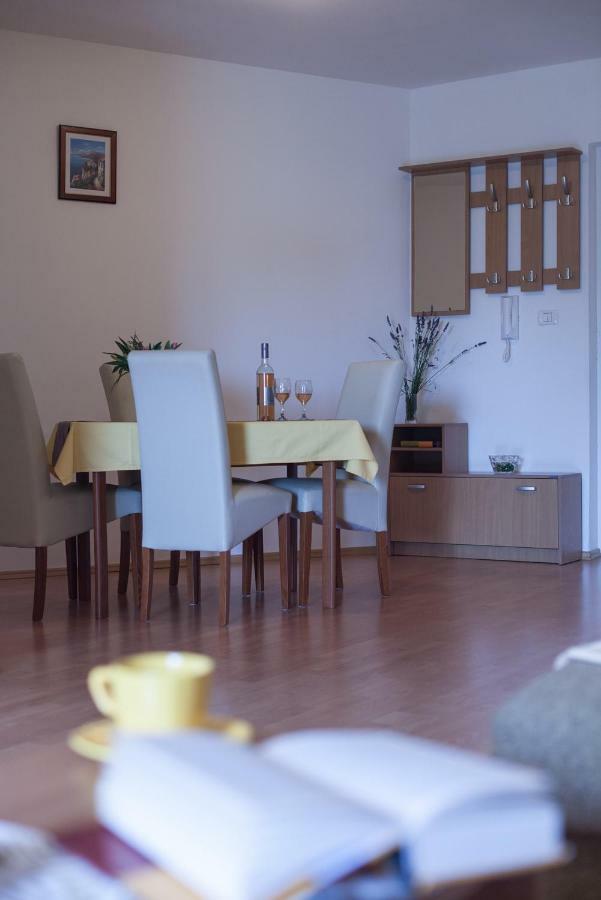 Apartment Helga Лижнян Екстер'єр фото