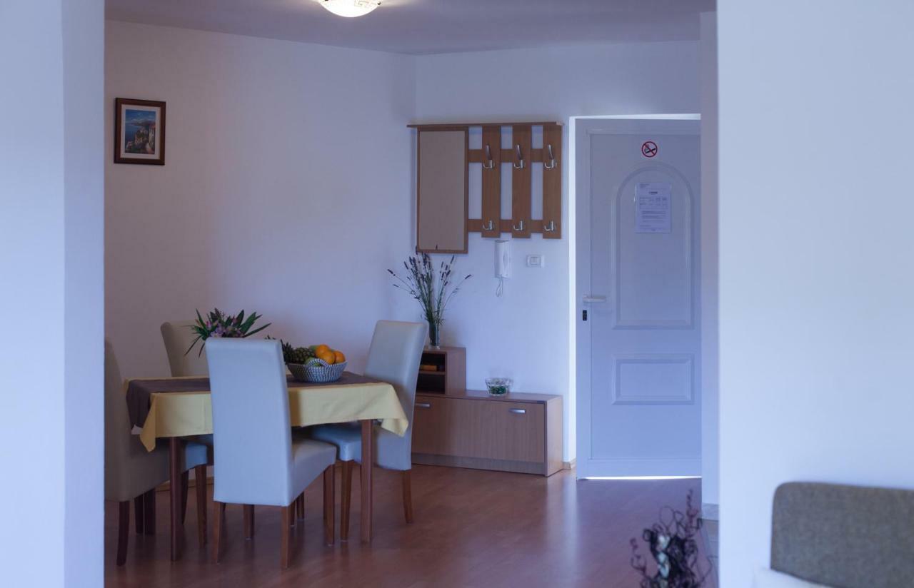 Apartment Helga Лижнян Екстер'єр фото