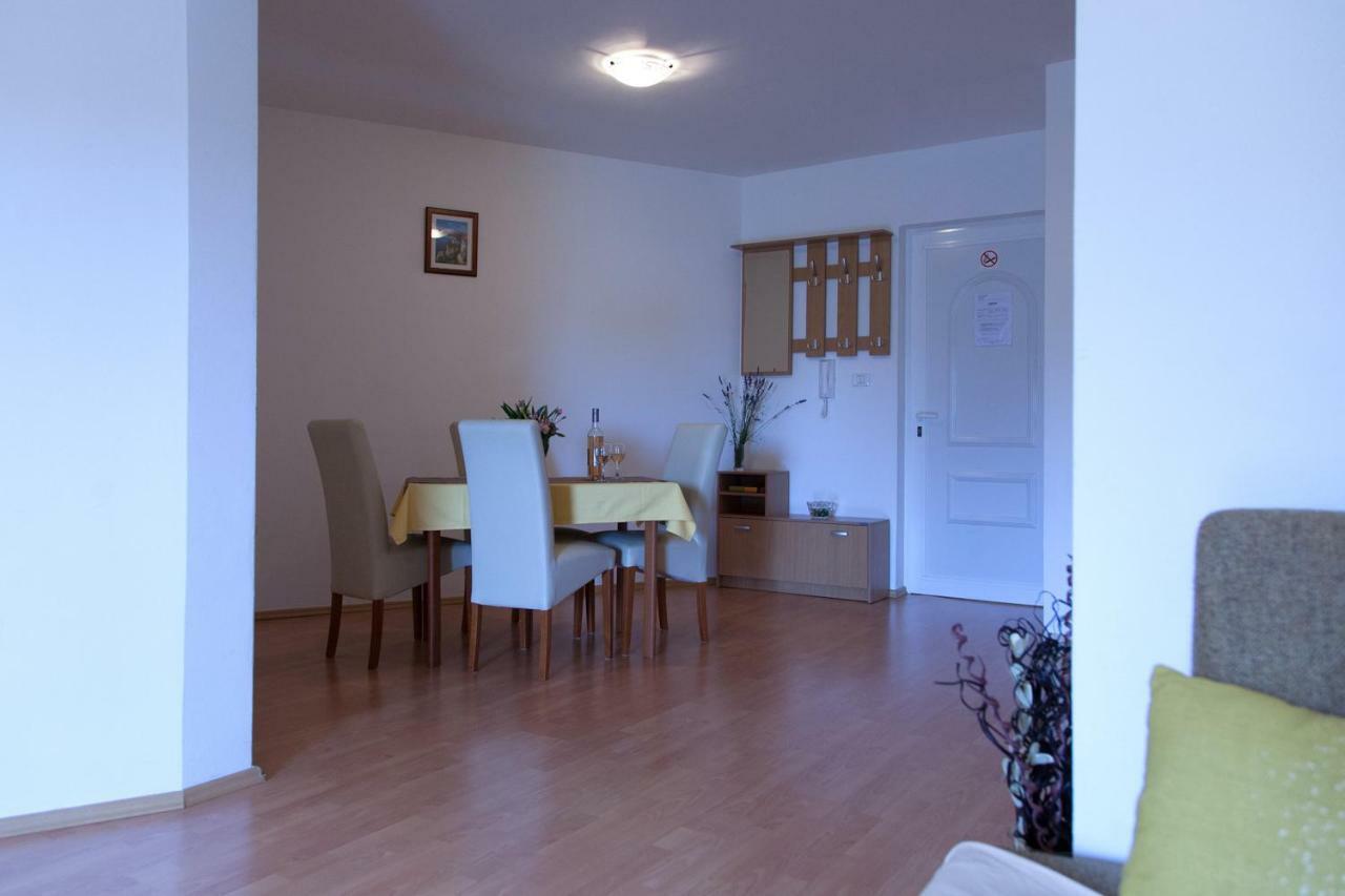 Apartment Helga Лижнян Екстер'єр фото